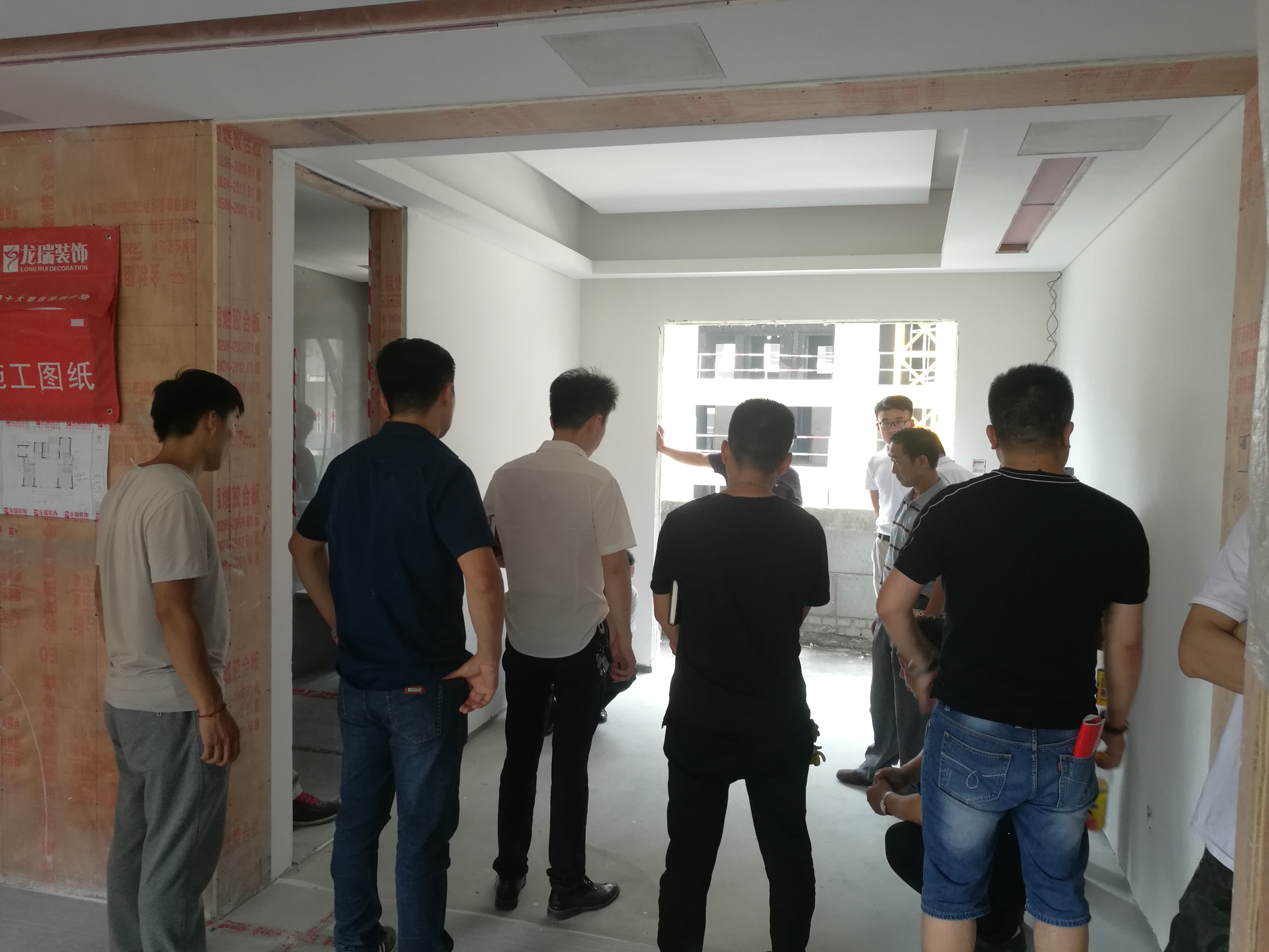 匠心筑品質，觀摩促提升——記龍瑞故事全體項目經理參觀學習永威上和郡樣板間裝飾工程